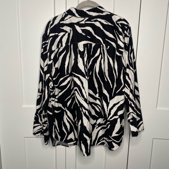 Chico's No Iron Stretch Zebra Stripe Button Down Shirt Chico’s 4 / XXL / plus 20 - Picture 6 of 6